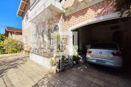 Casa à venda com 230m², 3 quartos e 4 vagas Casa à venda com 230m², 3 quartos e 4 vagasQuintal - Garagem