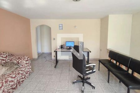 Casa à venda com 230m², 3 quartos e 4 vagas Casa à venda com 230m², 3 quartos e 4 vagasSala de TV