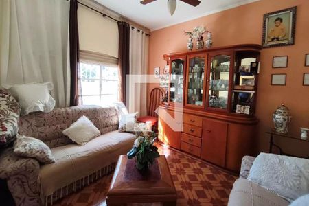 Casa à venda com 230m², 3 quartos e 4 vagas Casa à venda com 230m², 3 quartos e 4 vagasSala de Estar