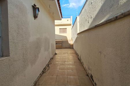 Casa à venda com 225m², 4 quartos e 3 vagasCorredor - Quintal