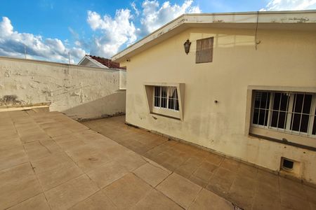 Casa à venda com 225m², 4 quartos e 3 vagasQuintal - Fundos