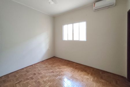 Casa à venda com 225m², 4 quartos e 3 vagasSuíte