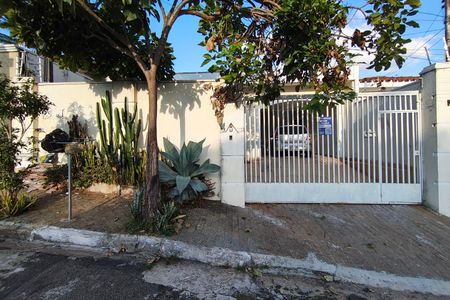 Casa à venda com 225m², 4 quartos e 3 vagasFachada