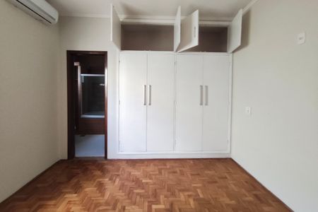 Casa à venda com 225m², 4 quartos e 3 vagasSuíte