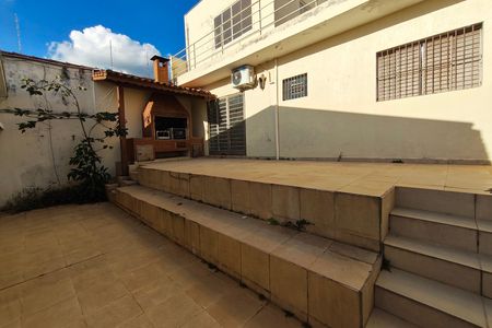 Casa à venda com 225m², 4 quartos e 3 vagasQuintal - Fundos