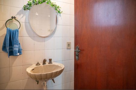 Casa para alugar com 412m², 4 quartos e 6 vagasLavabo da Sala de Jantar