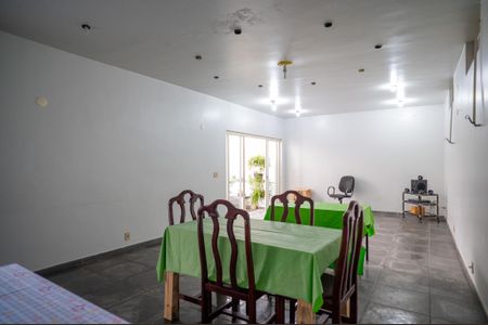 Casa para alugar com 412m², 4 quartos e 6 vagasÁrea comum - Salão de festas