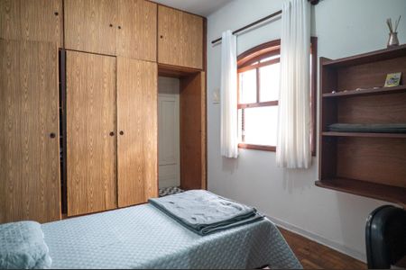 Casa para alugar com 412m², 4 quartos e 6 vagasSuíte 2