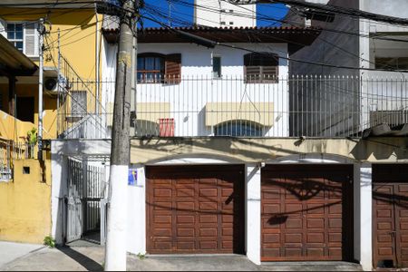 Casa para alugar com 412m², 4 quartos e 6 vagasFachada