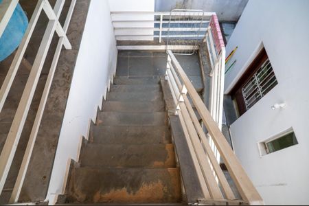 Casa para alugar com 412m², 4 quartos e 6 vagasEscada para 2ª Piso