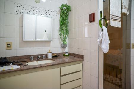 Casa para alugar com 412m², 4 quartos e 6 vagasBanheiro da Suíte 3