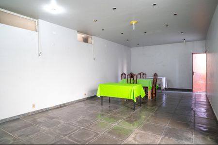 Casa para alugar com 412m², 4 quartos e 6 vagasÁrea comum - Salão de festas