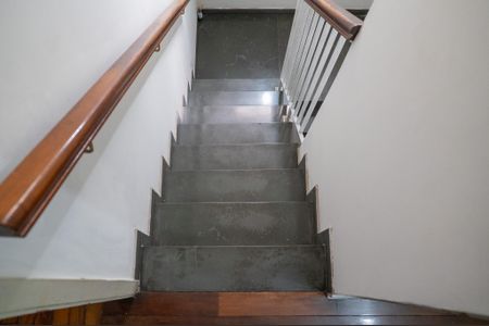 Casa para alugar com 412m², 4 quartos e 6 vagasEscada