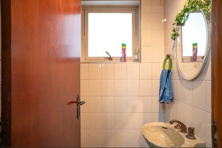 Casa para alugar com 412m², 4 quartos e 6 vagasLavabo da Sala de Jantar