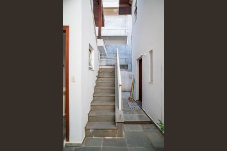 Casa para alugar com 412m², 4 quartos e 6 vagasEscada para 2ª Piso