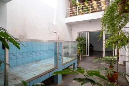 Casa para alugar com 412m², 4 quartos e 6 vagasQuintal