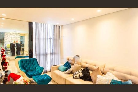 Casa à venda com 218m², 4 quartos e 7 vagas