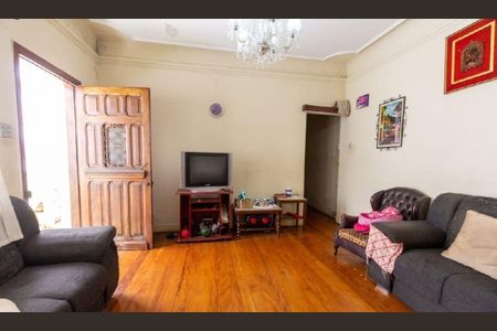 Casa à venda com 250m², 5 quartos e sem vaga