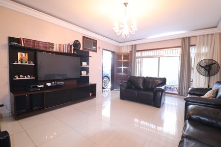 Casa à venda com 489m², 3 quartos e 5 vagasSala