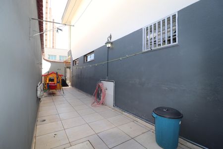 Casa à venda com 489m², 3 quartos e 5 vagasCorredor Lateral