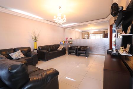 Casa à venda com 489m², 3 quartos e 5 vagasSala