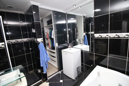 Casa à venda com 137m², 3 quartos e sem vagaBanheiro da Suíte