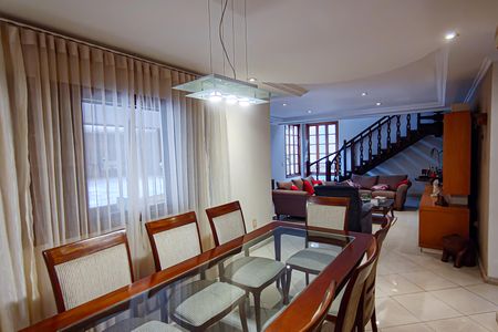 Casa à venda com 622m², 4 quartos e 2 vagasSala