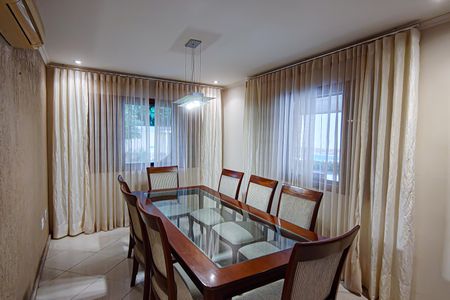 Casa à venda com 622m², 4 quartos e 2 vagasSala