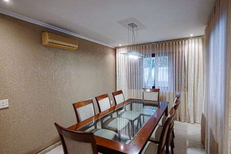 Casa à venda com 622m², 4 quartos e 2 vagasSala