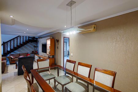 Casa à venda com 622m², 4 quartos e 2 vagasSala