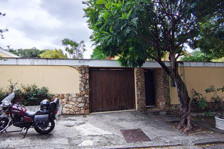 Casa à venda com 622m², 4 quartos e 2 vagasFachada