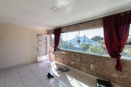 Casa à venda com 150m², 4 quartos e 2 vagas Casa à venda com 150m², 4 quartos e 2 vagasCasa 2 - Sala