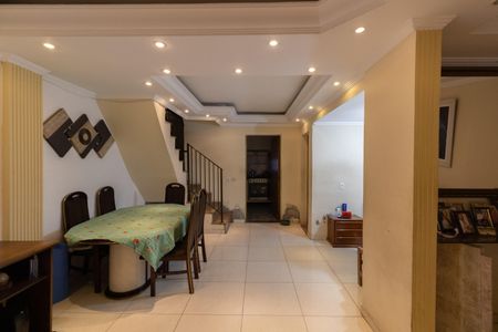 Casa à venda com 150m², 4 quartos e 2 vagas Casa à venda com 150m², 4 quartos e 2 vagasSala