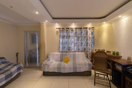 Casa à venda com 150m², 4 quartos e 2 vagas Casa à venda com 150m², 4 quartos e 2 vagasSala