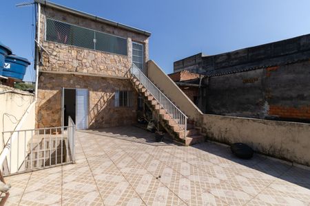 Casa à venda com 150m², 4 quartos e 2 vagas Casa à venda com 150m², 4 quartos e 2 vagasVaranda