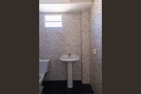 Casa à venda com 150m², 4 quartos e 2 vagas Casa à venda com 150m², 4 quartos e 2 vagasCasa 2 - Banheiro