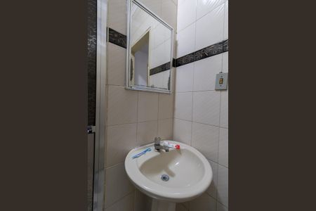 Casa à venda com 150m², 4 quartos e 2 vagas Casa à venda com 150m², 4 quartos e 2 vagasBanheiro