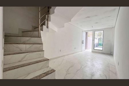 Casa à venda com 65m², 2 quartos e 1 vaga