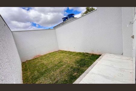 Casa à venda com 65m², 2 quartos e 1 vaga