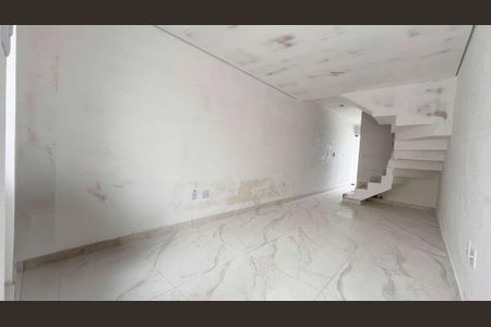 Casa à venda com 65m², 2 quartos e 1 vaga