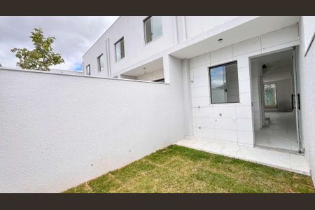 Casa à venda com 65m², 2 quartos e 1 vaga