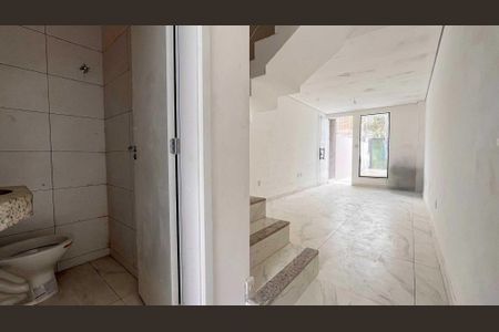 Casa à venda com 65m², 2 quartos e 1 vaga