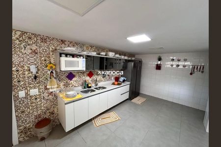 Casa de condomínio à venda com 720m², 5 quartos e 4 vagas