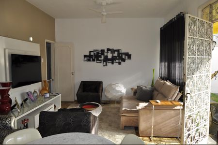 Casa à venda com 260m², 4 quartos e 6 vagasSala