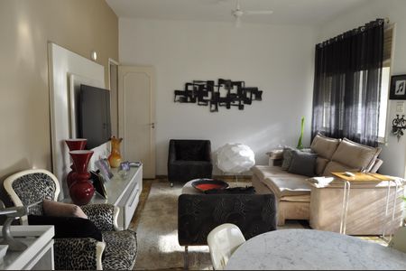 Casa à venda com 260m², 4 quartos e 6 vagasSala