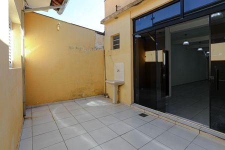 Casa para alugar com 170m², 2 quartos e 6 vagasQuintal