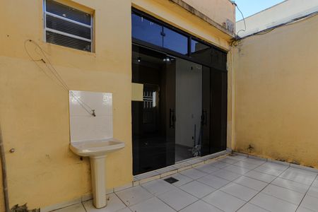 Casa para alugar com 170m², 2 quartos e 6 vagasQuintal