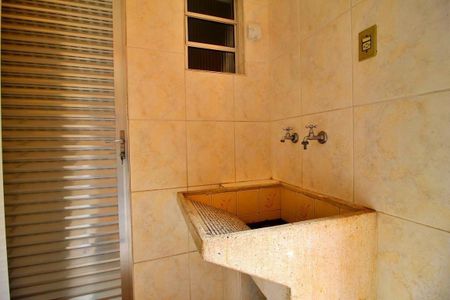 Casa à venda com 193m², 2 quartos e 2 vagas