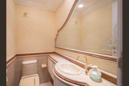 Apartamento à venda com 378m², 4 quartos e 5 vagasBanheiro 