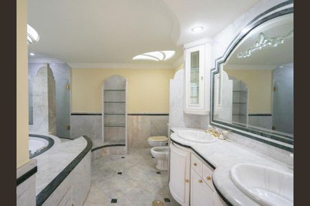 Apartamento à venda com 378m², 4 quartos e 5 vagasBanheiro 